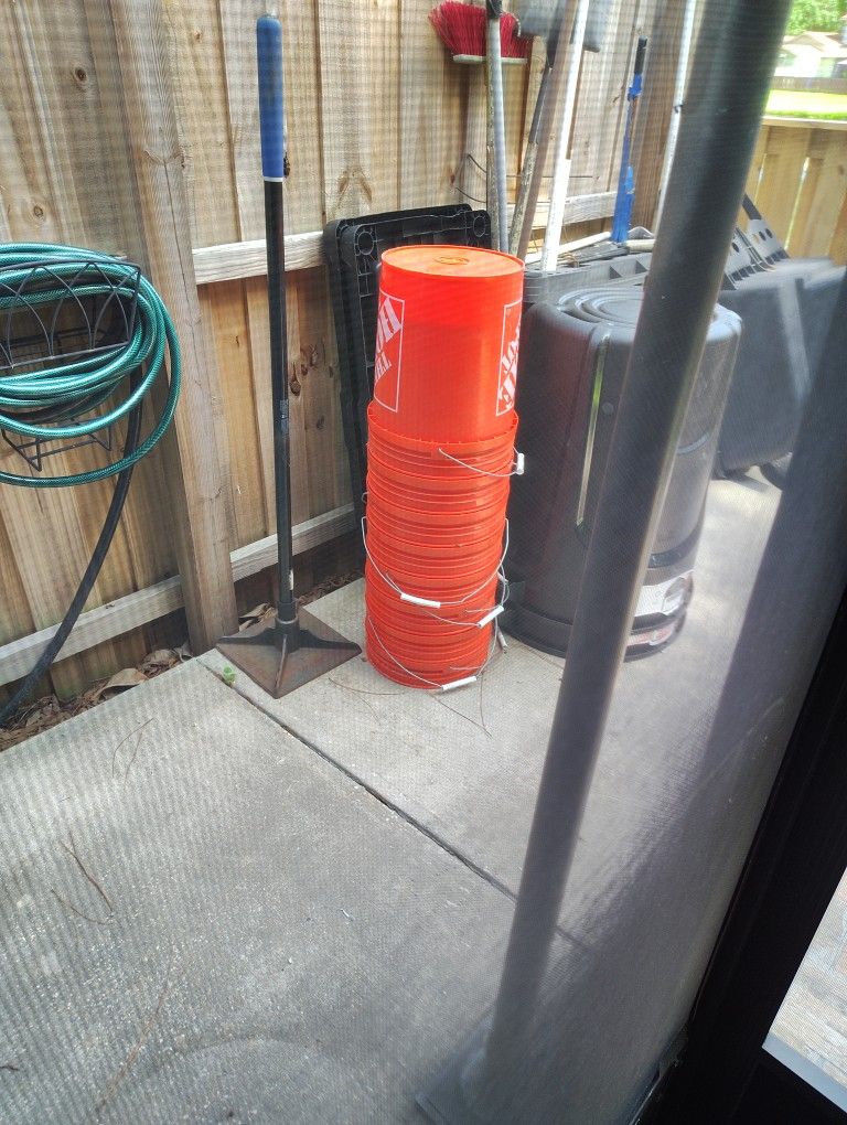8 5gal buckets for sale