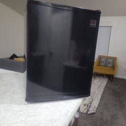 mini fridge 