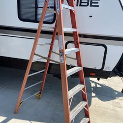 8’ Fiberglass Ladder