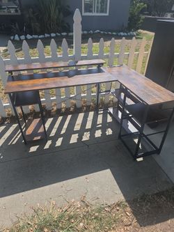 Corner desk