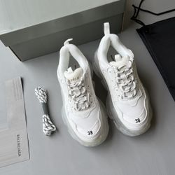 Balenciaga Triple S Sneers