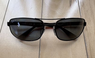 Original Ray-Ban Sunglasses 😎. In Great Condition. Lightly Used 