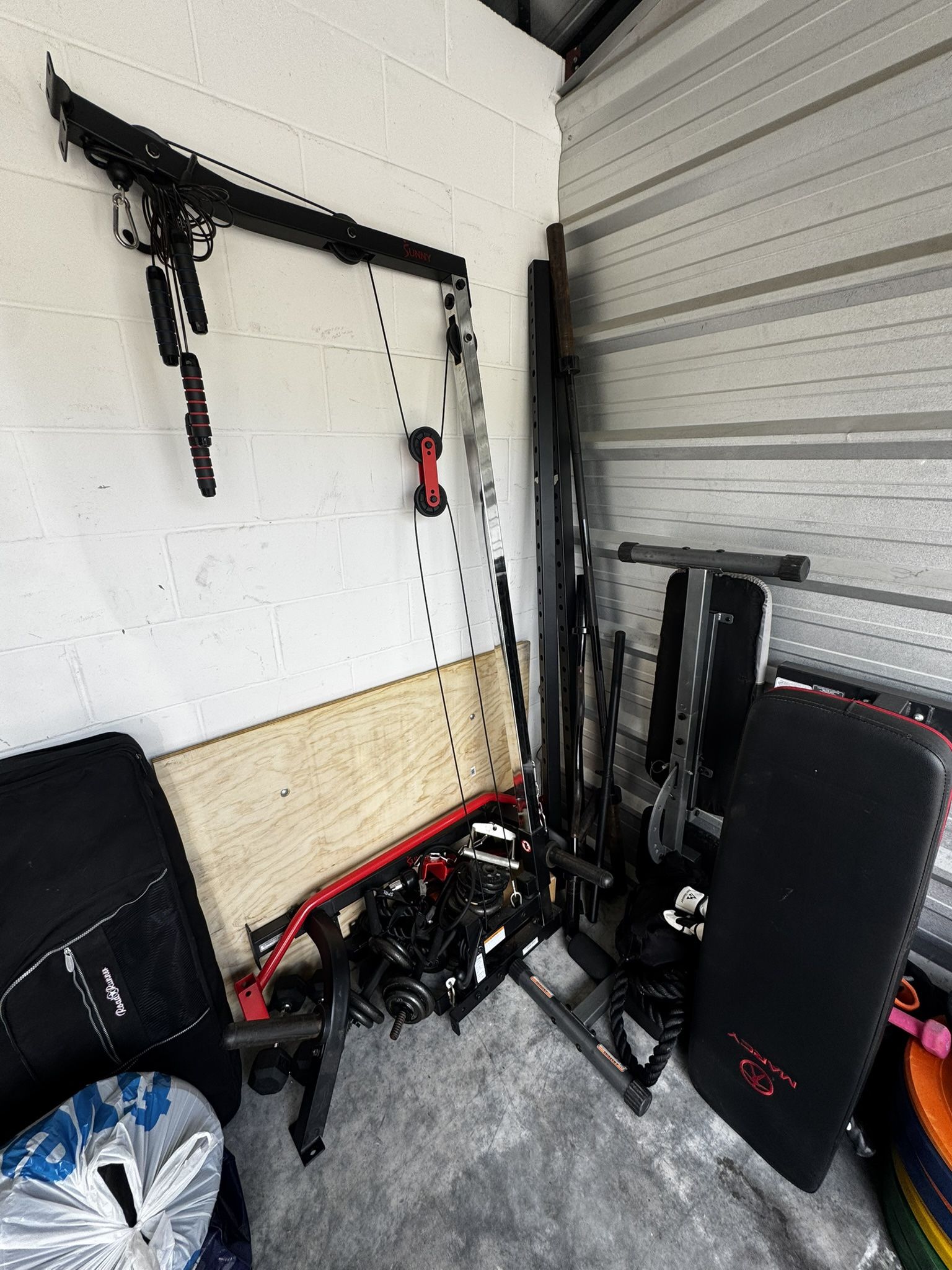 Power Rack W/ Lat Pulldown And Row