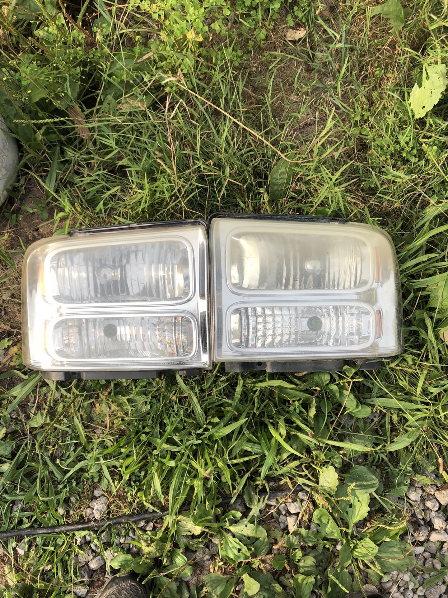 2005 F250 Head Lights Pair
