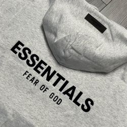 FEAR OF GOD ESSENTIALS HOODIE – LIGHT OATMEAL – MEN’S M (NEW)