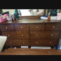 Dresser With Mirror 