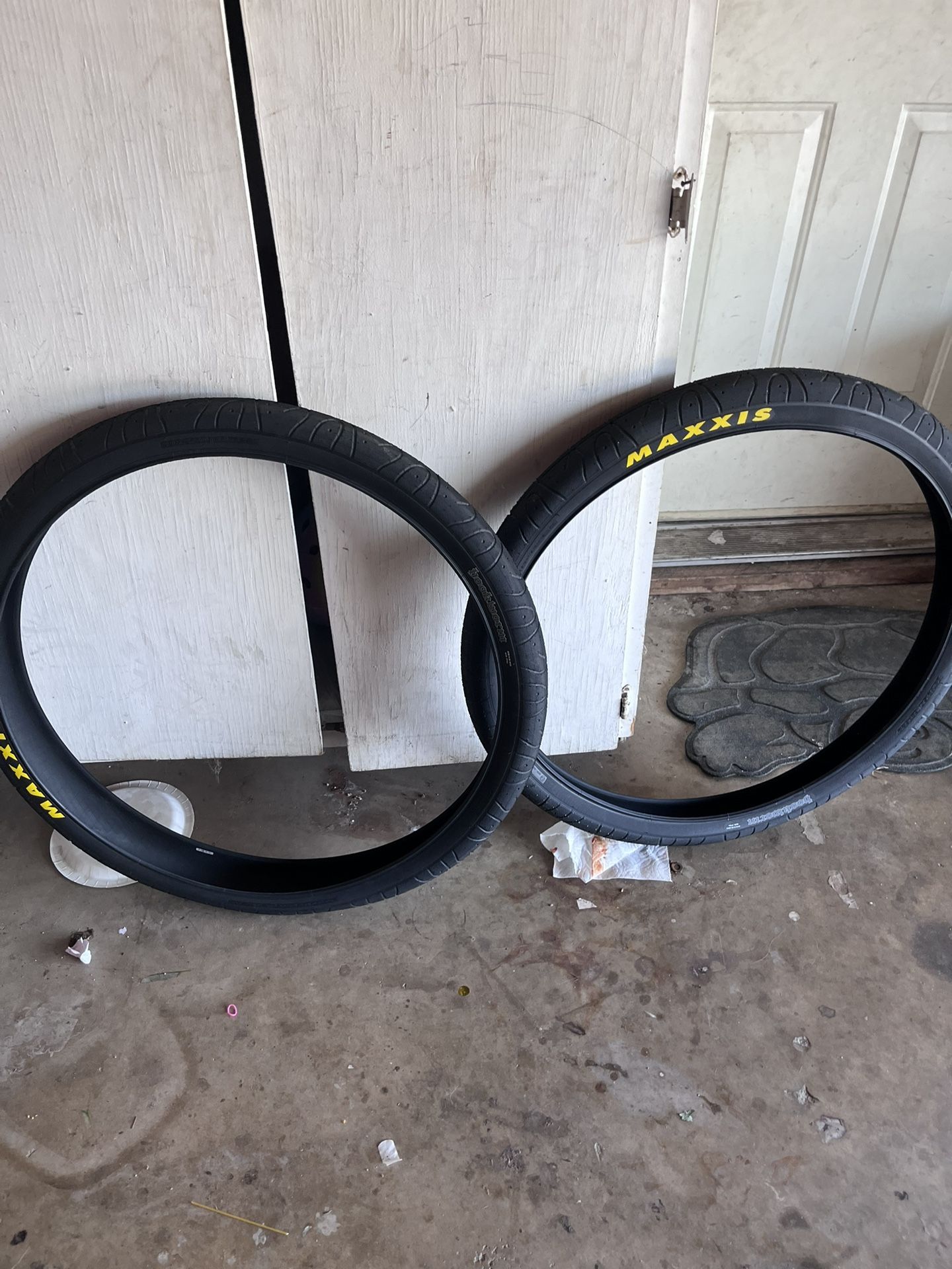 2 Maxxis