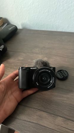 Sony zve 10 Mirrorless Camera with 16-50mm Lens