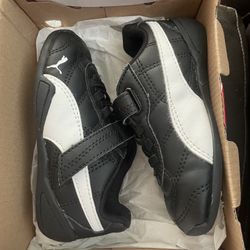 Black & White Puma Kid Shoes