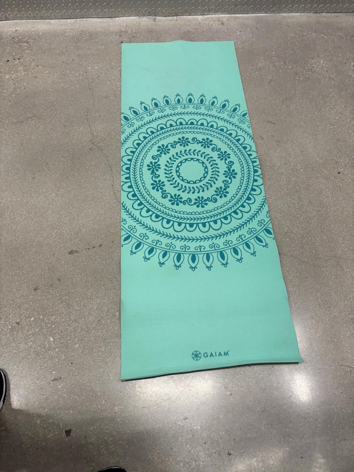 Gaiam yoga mat , workout mat . $15