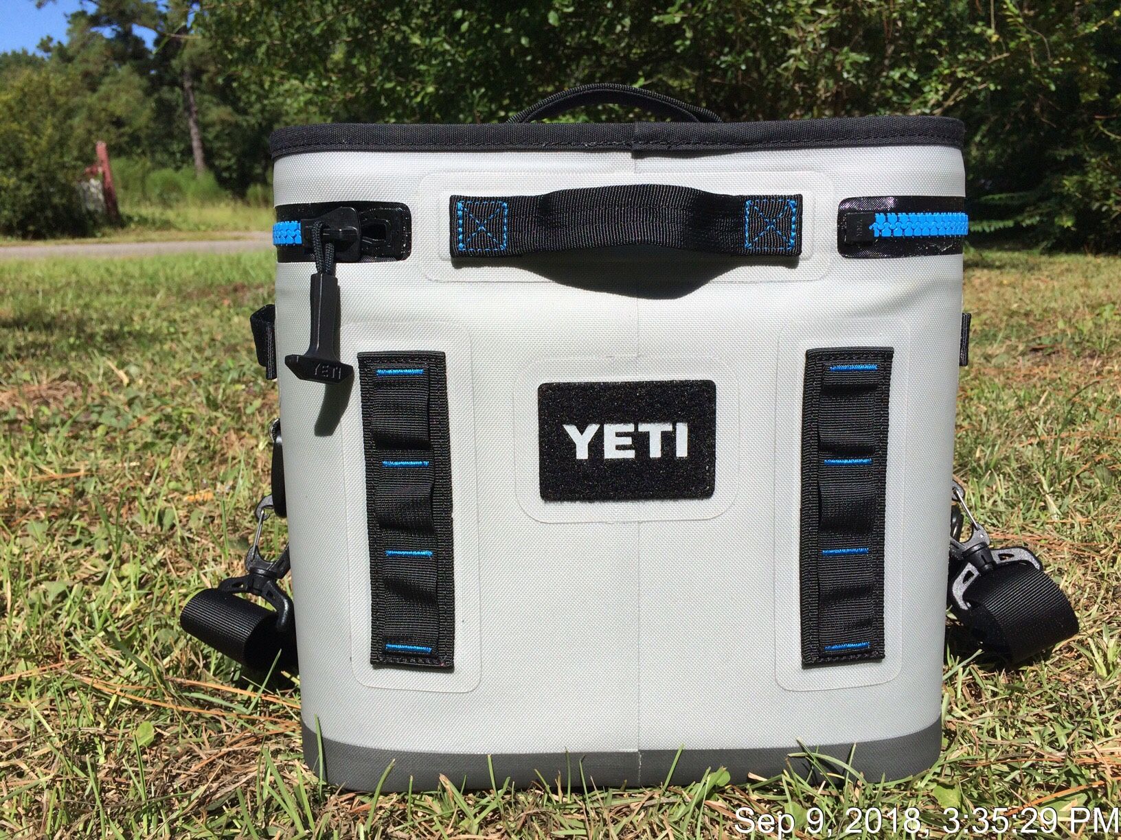 New YETI Hopper Flip 12 Portable Soft Cooler Navy Model GS3130-1 With Yeti  Hat for Sale in Dallas, TX - OfferUp