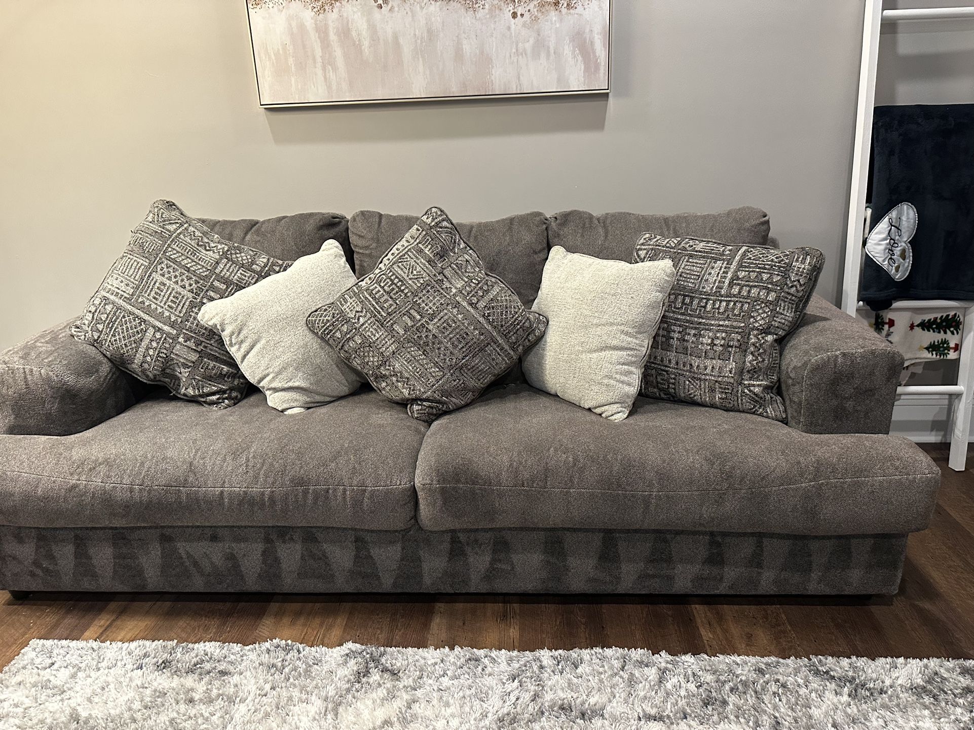 Couch Ashly furniture