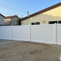 Vinyl Fence Topper Wall