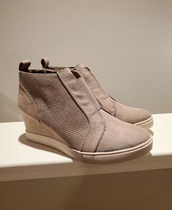 A New Day Taupe Sneaker Boots Size 8.5