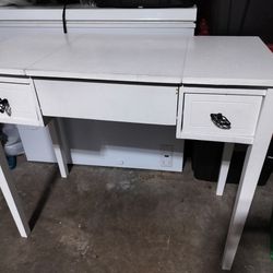 White Desk/Vanity