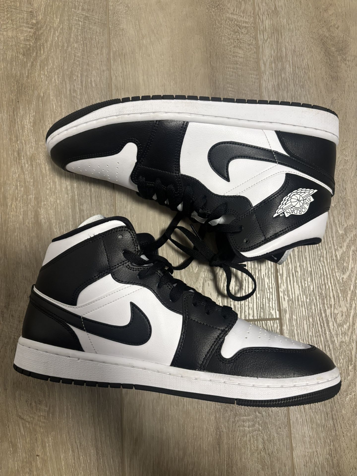 Black And White Air Jordan 1s Men’s 10 Women’s 12