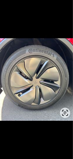 Tesla 2026 model Y Set of (4) Used 255/45R19 Continental