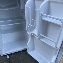 2 Mini Fridge 