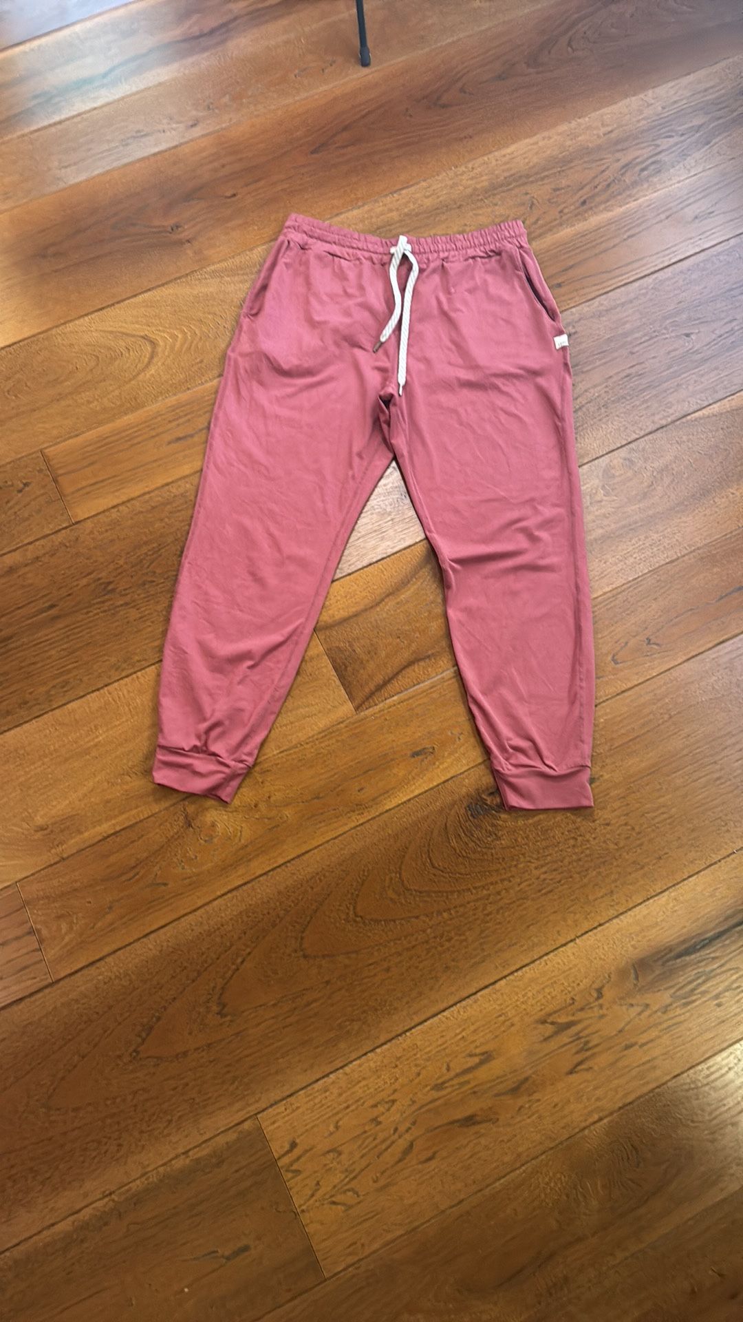Vuori Performance Jogger Size | S Excellent used condition Relax fit Mid rise More of a dark pink not coral
