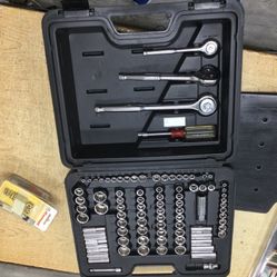 Husky 100 Piece Socket Set With Case