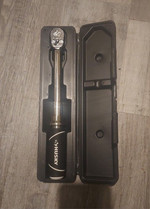 Husky 1/4" Drive 30-200 in./lbs. Torque Wrench (Click Type)