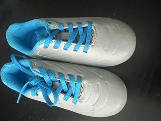 Boy Soccer Shoes Hardly Used 