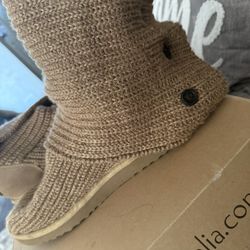 Women’s Ugg Boots Size 6