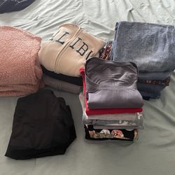 Ropa Gratis Para Alguien Que Lo Necesite.  Free Clothes.