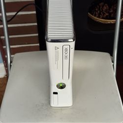 Xbox 360 S 4GB Glossy White Special Edition