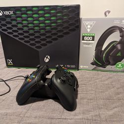 Xbox Series X/ 2 Wireless Controllers/ Turtle Beach Headset/ Controller Charging Base