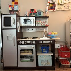 KidKraft Toy Kitchen, Food & Toy Appliances