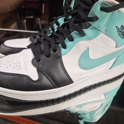 NIKE AIR JORDAN 1 MID TROPICAL TWIST SIZE 12
