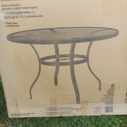 New 42in Stylewell Dining Table (White Finish)