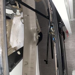 2000-2005 Chevy Tahoe/Gmc Hatch W Glass Car Part