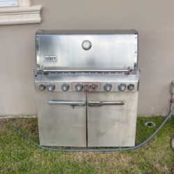 Used Weber Grille, Still Works Well With Some Missing Pieces
