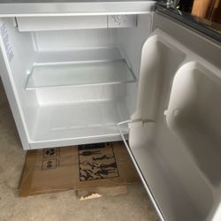Black + Decker Mini Fridge 1.7 cu ft.