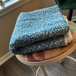 Turquoise Dots/ Lines On White 