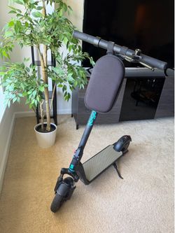 SmooSat MAX Electric Scooter for Adults | 500W | 18 MPH | Charger, Helmet, Lock & Extras
