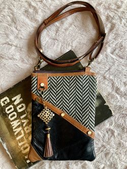 Vaan & Co Carter Crossbody Bag- Canvas & Leather