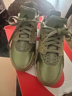 Nike Air Huarache Olive Green Sneakers