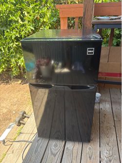 Mini fridge