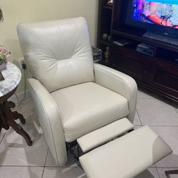 LEATHER RECLINER FOR SALE