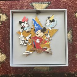 Disney 2023 Mickey Mouse 95th Anniversary 95 Magical Years Jumbo LE Pin 
