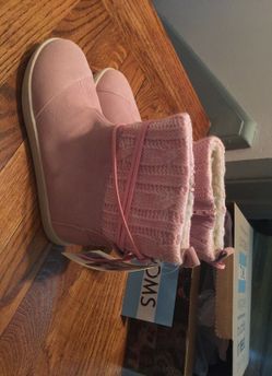 Toms pink suede boots