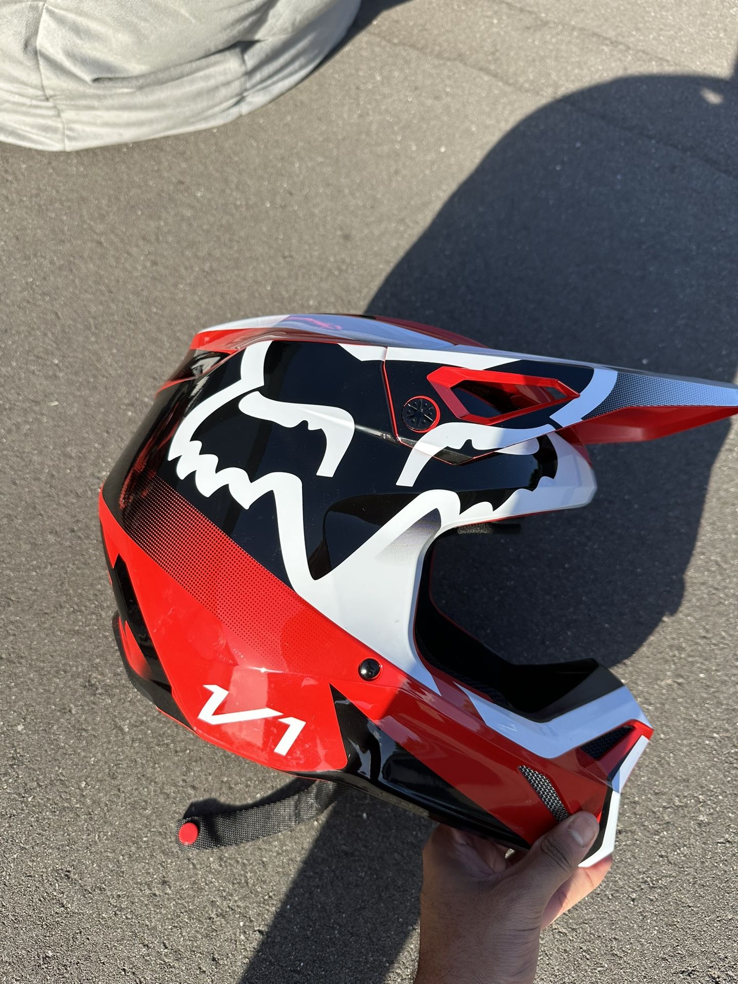 Fox V1 Dirt Bike Helmet