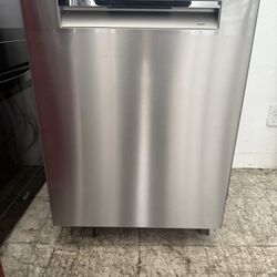 Like New 30” Bosch Dishwasher w/ Third Rack (Warranty Included)