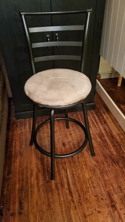 Single swivel stool