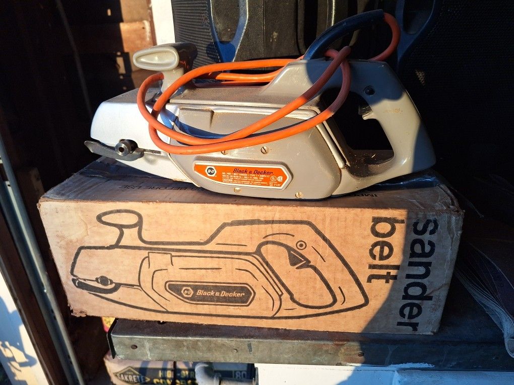 Black and Decker - Belt Sander