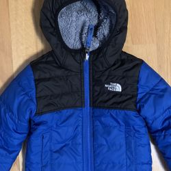 The North Face Reversible Jacket. Size 3 T
