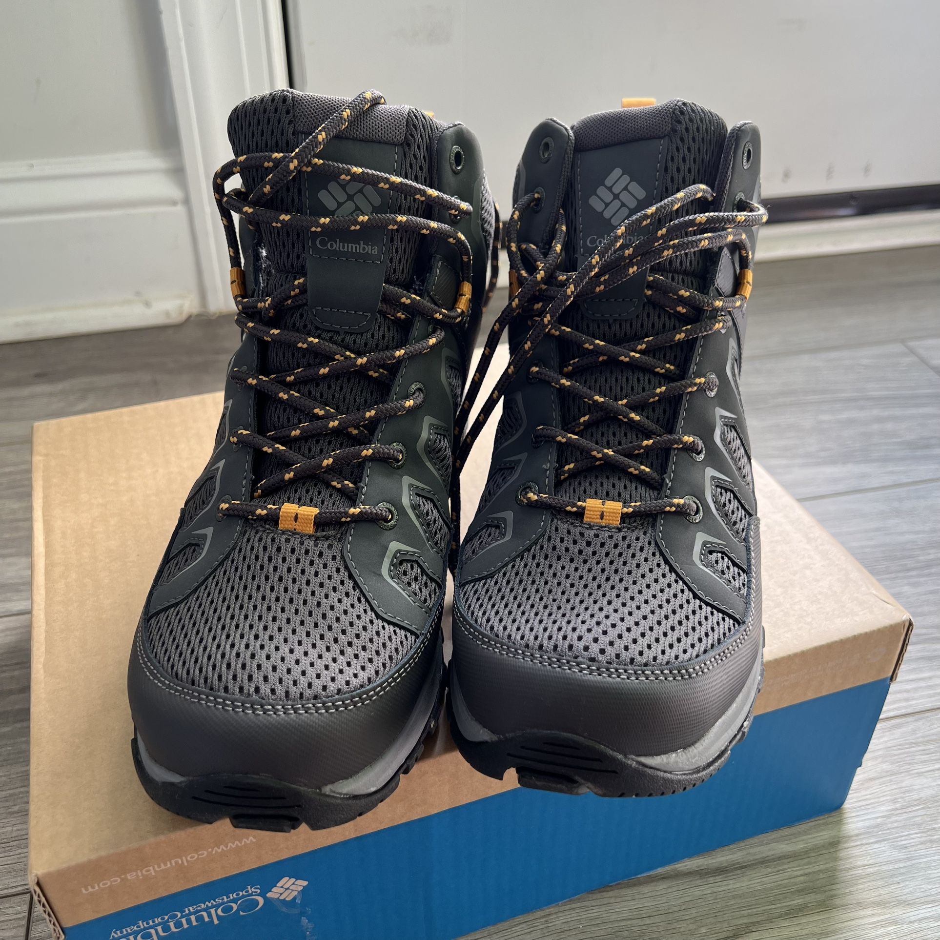 New Columbia men’s size 11 waterproof Trail shoes